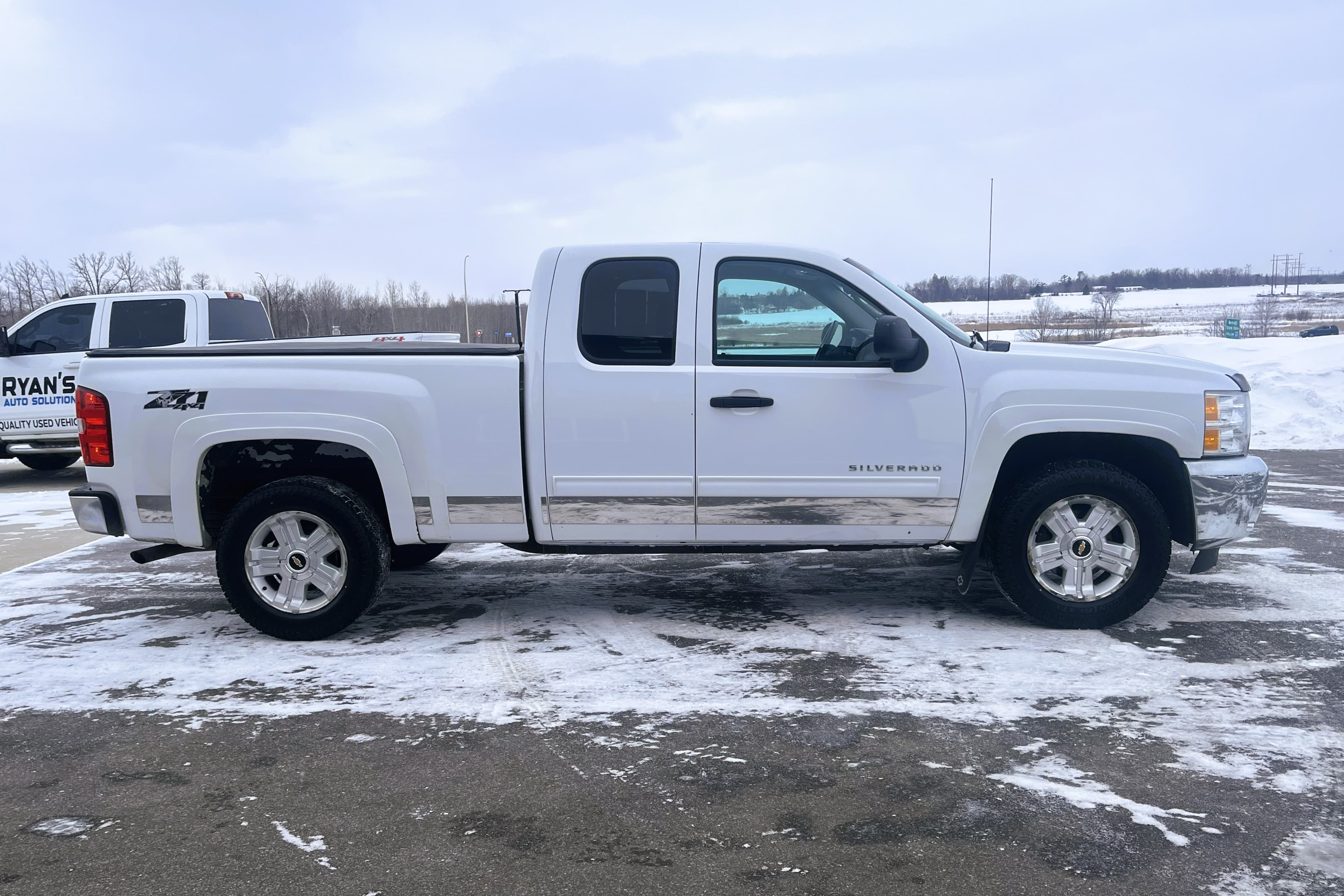 2012 Chevrolet  Silverado view 12