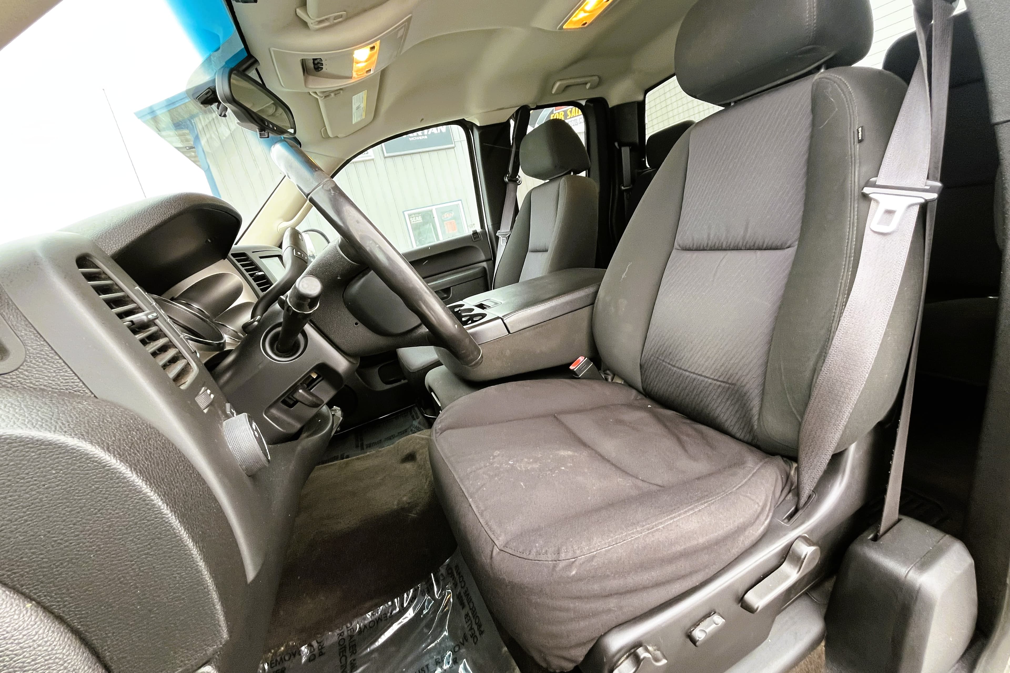 2012 Chevrolet  Silverado view 13