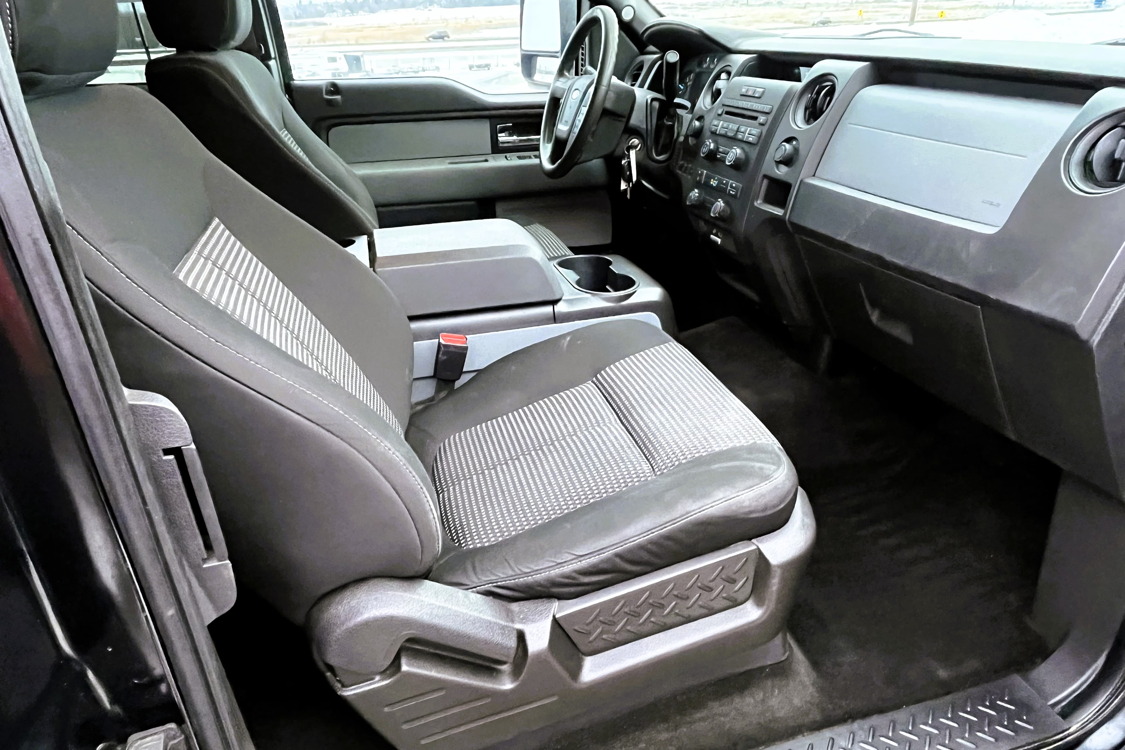 2011 Ford F150 view 17