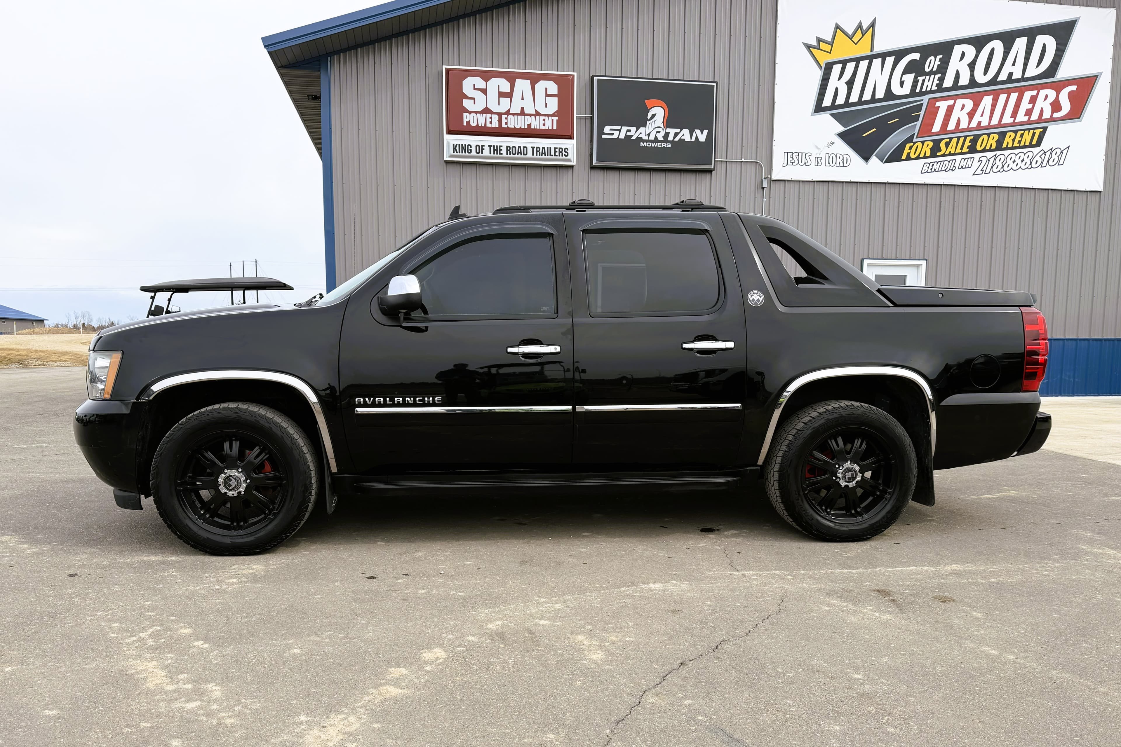 2013 Chevrolet Avalanche view 5