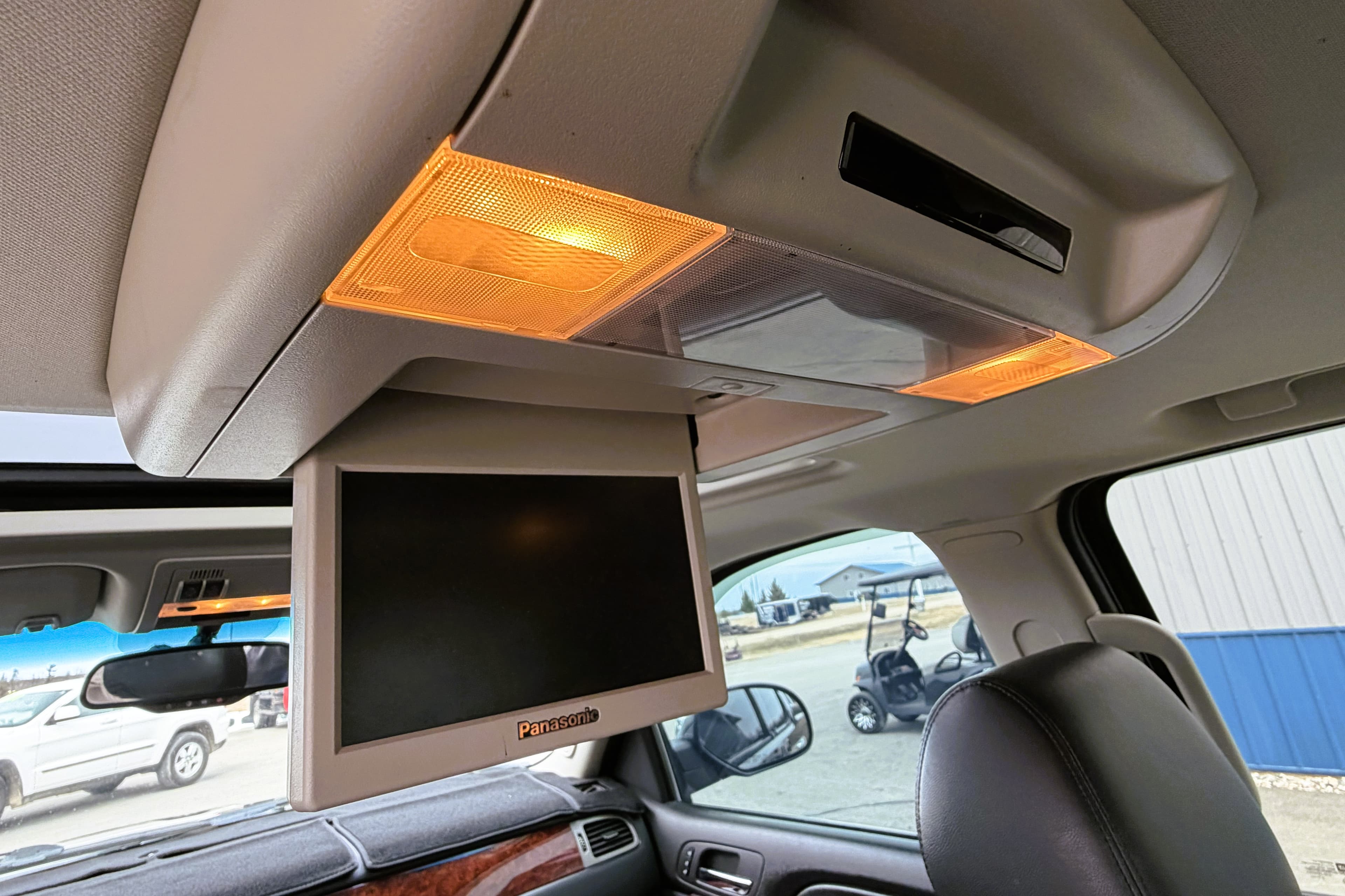 2013 Chevrolet Avalanche view 15