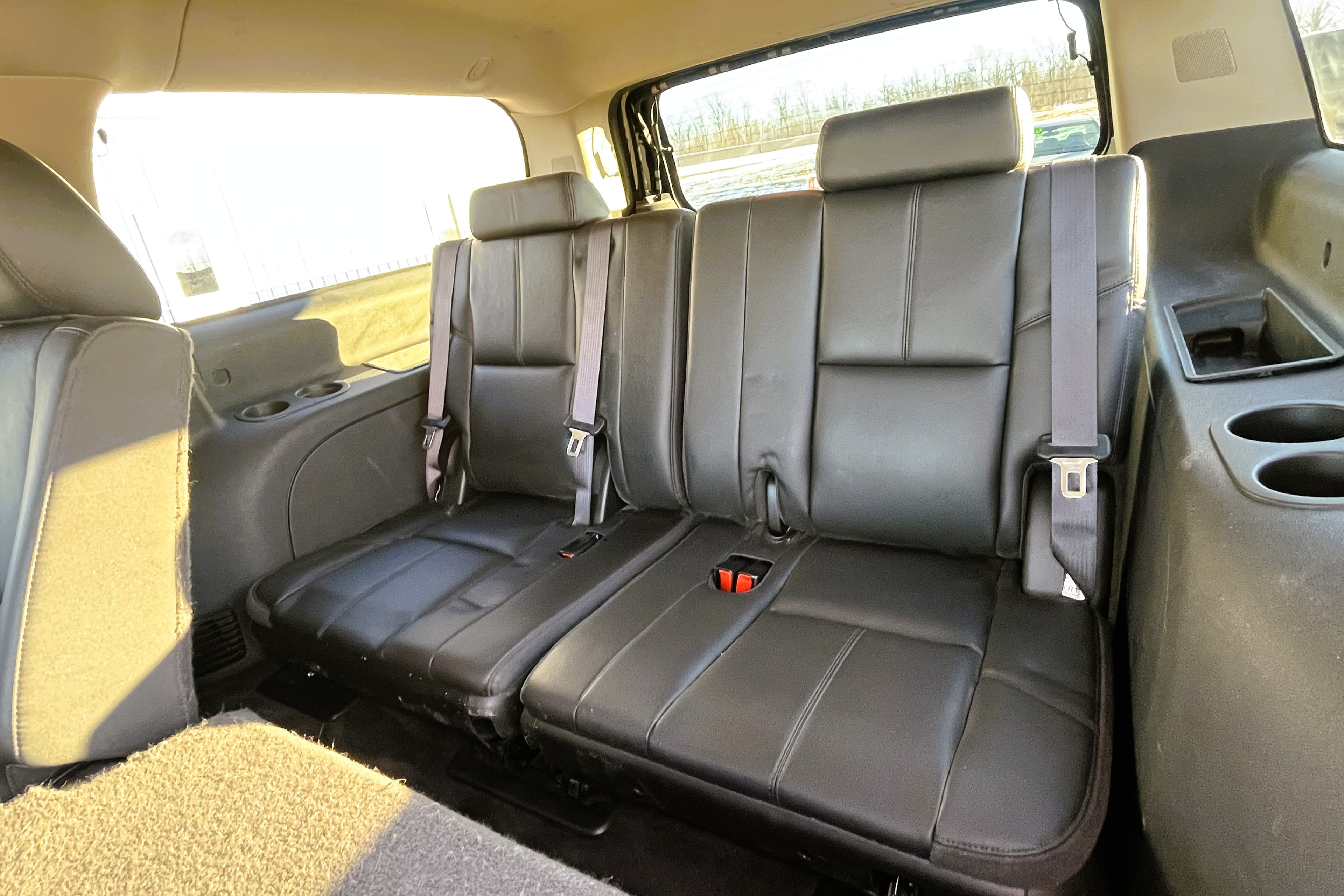 2014 Chevy Suburban view 15