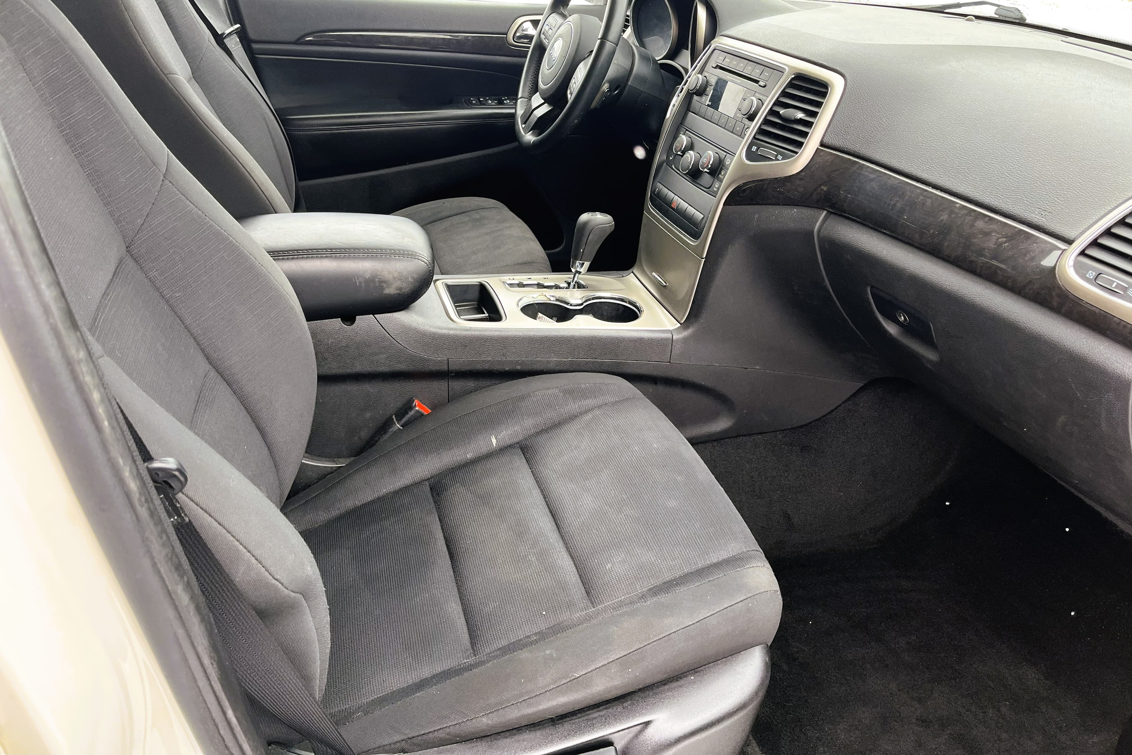 2012 Jeep Grand Cherokee view 16